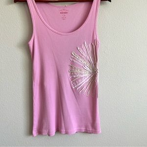 old navy baby pink tank top💕🦄
pearl detail on design 
size-L
condition-perfect